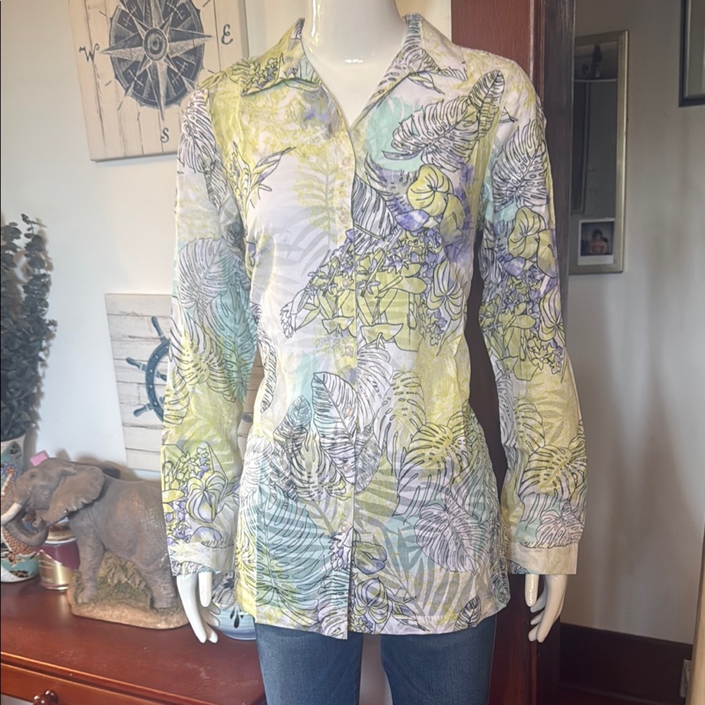 NWT northern reflections size small Floral Print Button-Up Blouse